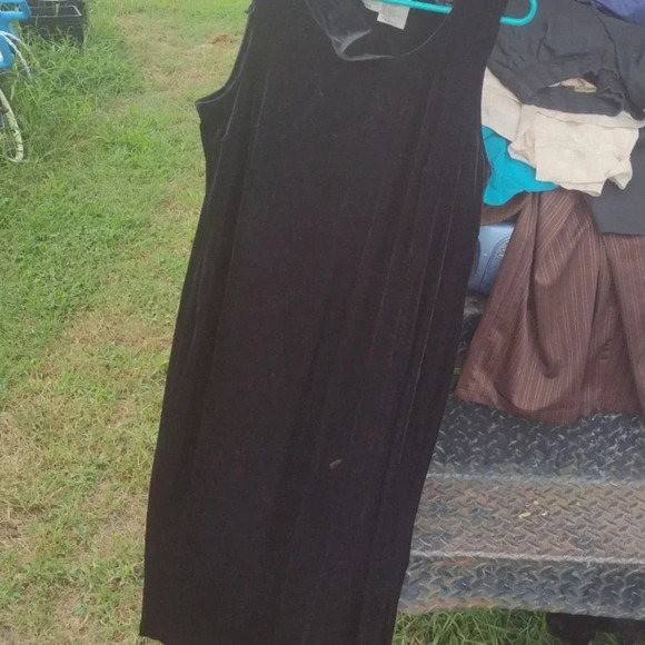 Ladies Dress - Picture 1 of 3